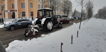 Власти Барнаула отчитались о «неравной» борьбе со снегом на улицах города