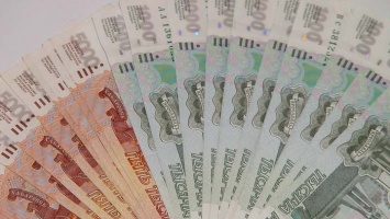 Рубль усилил рост к доллару из-за повышения цен на нефть