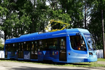 Брендированные трамваи начали работать в Новокузнецке