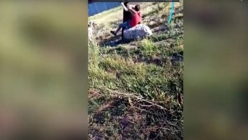 Следователи начали проверку по видео с избиением мальчика на Алтае
