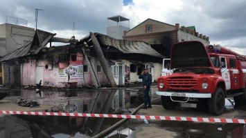 Кафе сгорело на Центральном рынке в Рубцовске