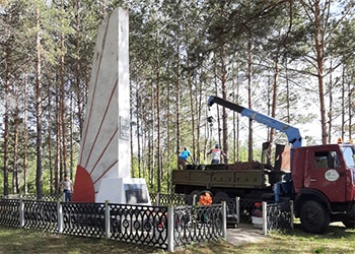 В селе Черемхово приводят в порядок памятник партизанам