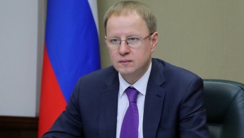 Губернатор Виктор Томенко стал донором крови