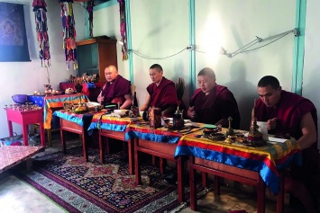Давай, лама: алтайские буддисты подключились к борьбе против коронавируса и ушли в затворничество