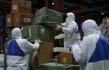 За месяц в Югру из Китая доставили 130 тонн защитных средств для врачей