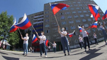 Студенты Алтайских вузов отметили День России концертом