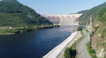 Крупнейшее граффити в России украсило плотину Саяно-Шушенской ГЭС