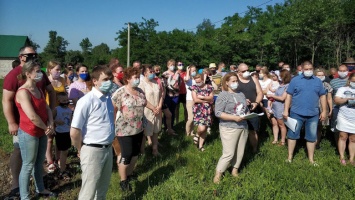 «Это кошмар какой-то!» В Белгородском районе люди пожаловались губернатору на нехватку питьевой воды