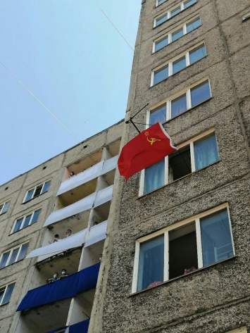 Алтайский комсомолец отказался от претензий к единороссам из АлтГУ после инцидента с флагом и визита полиции
