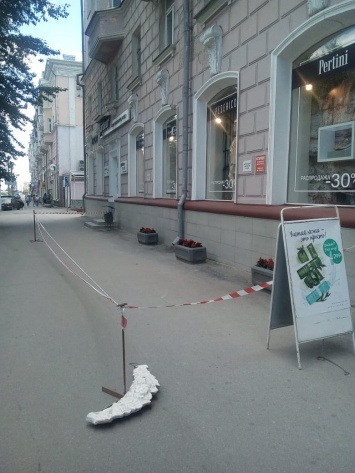 Управляющая компания объяснила «исчезновение» декоративной лепнины с дома-памятника в Барнауле