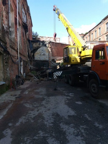 Переход между зданиями обрушился на фабрике в Ивановской области: есть пострадавшие