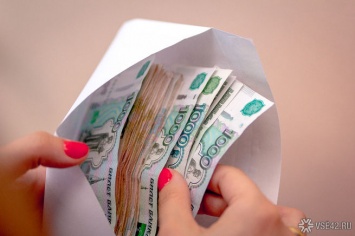 Соседка-мошенница подсунула кузбасской пенсионерке "прикольные" деньги