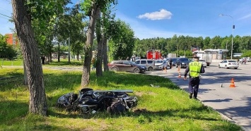 В Екатеринбурге 72-летний пенсионер насмерть сбил мотоциклиста