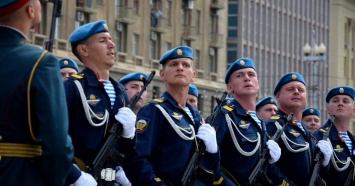 Екатеринбургский оркестр поздравил ветерана ВОВ с Днем медика торжественным маршем
