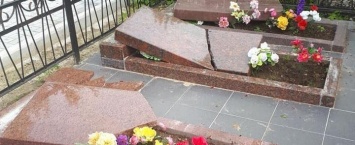 Полиция нашла вандала, который разгромил могилы на Трифоновском кладбище