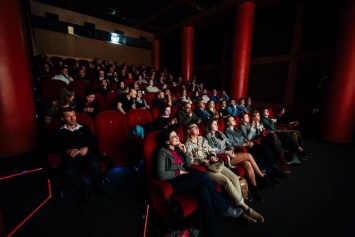 С 1 июля в Крыму откроются кинотеатры, театры и детские лагеря