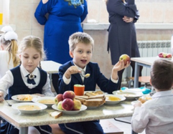Белгородские школьники с 1 сентября будут получать бесплатные горячие обеды