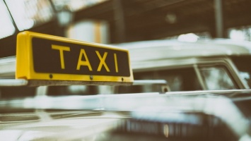 В Барнауле пьяный пассажир разбил машину такси