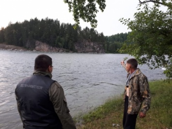 На Алтае ищут пропавшую во время переправы через Бию семью из трех человек