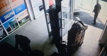 Сюрприз: в Нижнем Тагиле мужчина забрал забытые в банкомате деньги