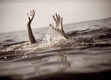 Девушка спасла тонущего в озере возле Владимировки ребенка