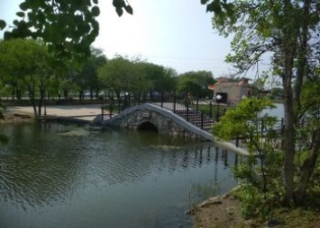 Мост в парке Дружбы Благовещенска подсветят гидропрожекторами