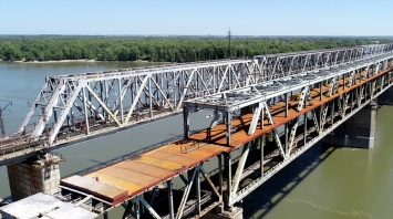 На Старом мосту в Барнауле приступили к ремонту эстакад и установке перил