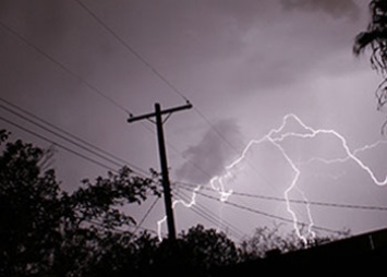 Мощные грозы привели к отключениям электричества в Приамурье