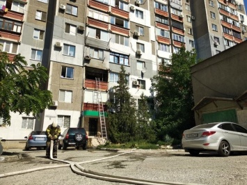 Утром в Симферополе горела квартира в многоэтажке: эвакуировано 20 человек, - ФОТО