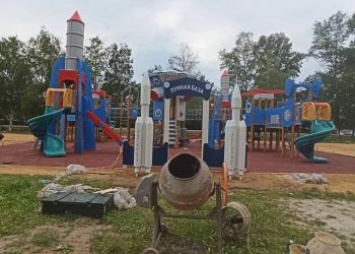 Дети устраивают разрушительные «набеги» на игровую площадку в Циолковском