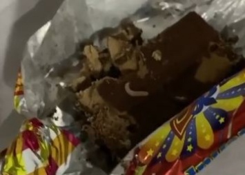 Шоколадные конфеты с червями продали девушке в Благовещенске