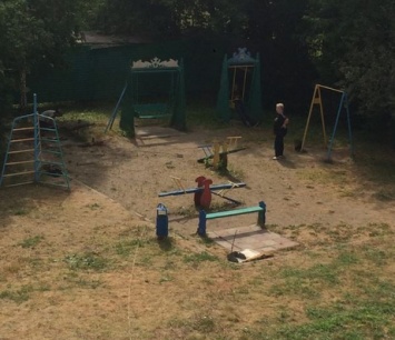 Жители центра Кемерова лишились детской площадки