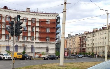 Петрозаводчане оценили новый цвет исторических зданий на площади Гагарина