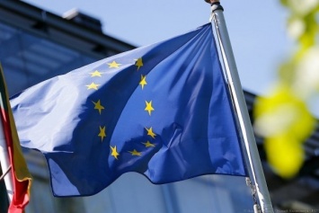 Посол ЕС заявил, что включать Россию в список стран для открытия границ пока рано