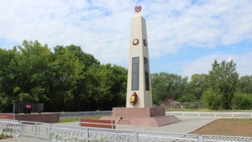 В Рубцовском районе отремонтировали памятник воинам-землякам