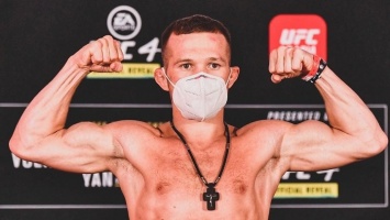 Сибиряк Петр Ян стал новым чемпионом UFC из России