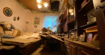 В Екатеринбурге в квартире, где живут пенсионеры, рухнул потолок