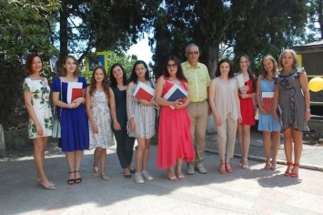Студентам Ялты вручили дипломы