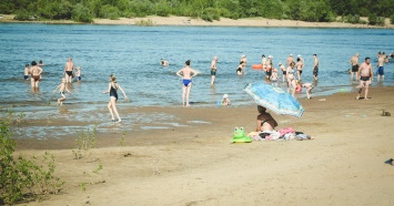 Свердловчанам пригрозили возвратом ограничений из-за отдыхающих на пляже
