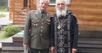 Осужденный за подготовку мятежа экс-полковник ГРУ приехал к схиигумену Сергию