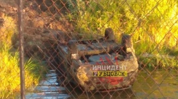 В алтайской реке нашли автомобиль с телом водителя