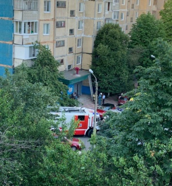 В Белгороде на глазах у детей с окна высотки выпрыгнула женщина
