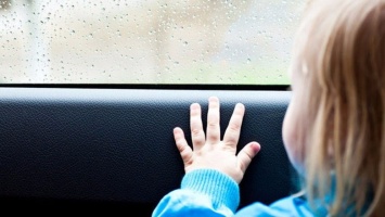 В Симферополе годовалого ребенка заперли в машине в жару