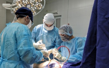 Кемеровские травматологи сделали пострадавшему в ДТП сложную операцию без разрезов