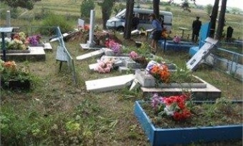 В Кировской области вандал осквернил 40 могил