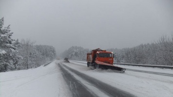 140 единиц техники вышли на уборку снега на федеральных дорогах Алтая