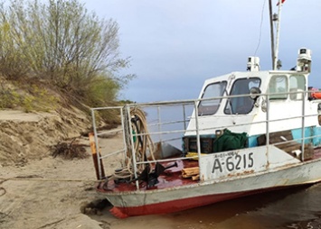 Отдыхающие на берегу Зеи амурчане ломают гидрологическое оборудование