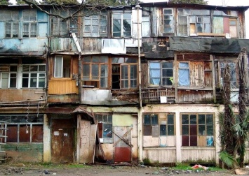 Жителей 12 аварийных домов в Симферополе переселят до 2025 года