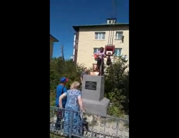 Под Белгородом демонтировали памятник Сталину