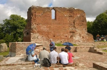 В Мамоново среди руин кирхи впервые после войны провели лютеранское богослужение (фото)